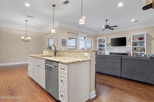 6417 Palmetto Pointe Drive, Ocean Springs, MS 39564