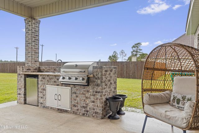 6417 Palmetto Pointe Drive, Ocean Springs, MS 39564