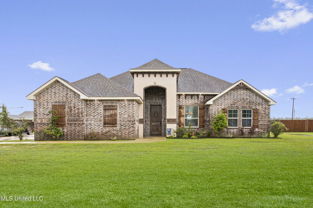 6417 Palmetto Pointe Drive, Ocean Springs, MS 39564