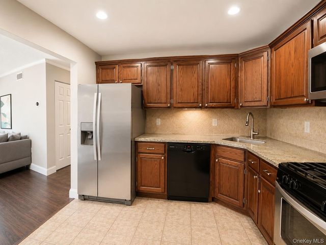 10 Edinburgh Drive 10, Peekskill, NY 10566