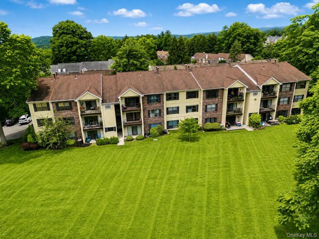 10 Edinburgh Drive 10, Peekskill, NY 10566
