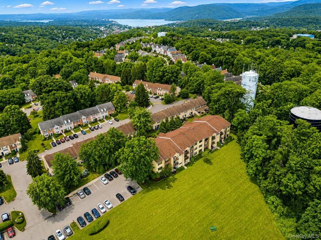 10 Edinburgh Drive 10, Peekskill, NY 10566