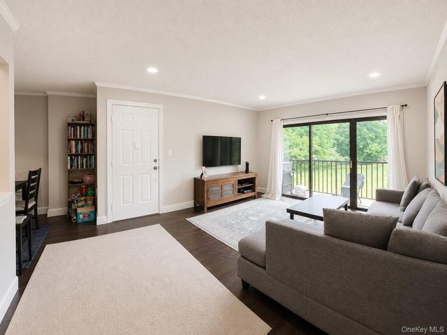10 Edinburgh Drive 10, Peekskill, NY 10566