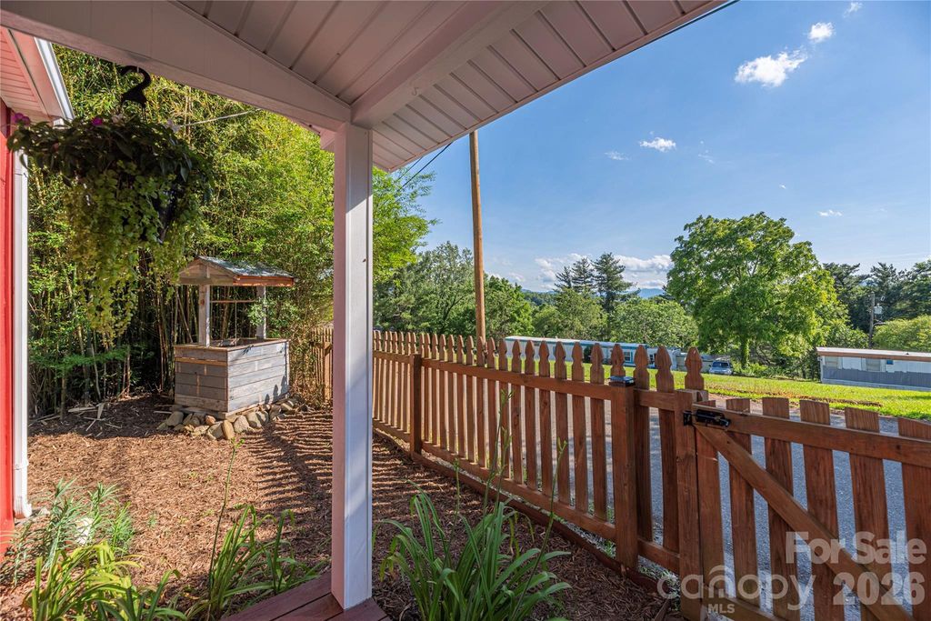 261 Star Ridge Road, Canton, NC 28716