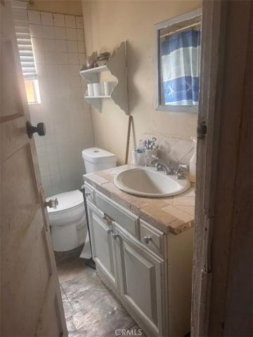 920 E 48th Street, Los Angeles, CA 90011