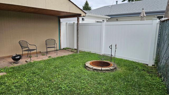 8957 S Main Street, Hometown, IL 60456