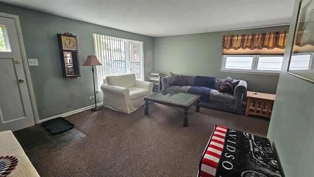8957 S Main Street, Hometown, IL 60456