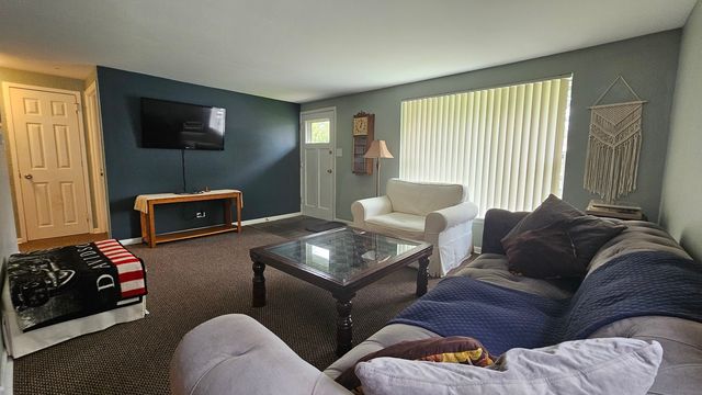 8957 S Main Street, Hometown, IL 60456