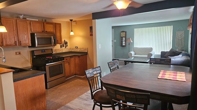 8957 S Main Street, Hometown, IL 60456