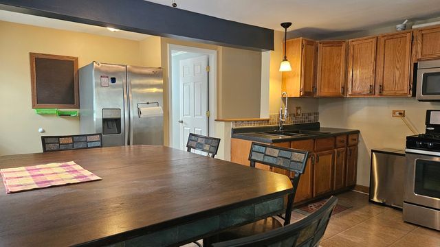 8957 S Main Street, Hometown, IL 60456