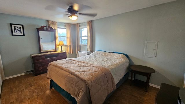 8957 S Main Street, Hometown, IL 60456