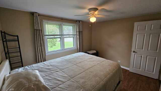 8957 S Main Street, Hometown, IL 60456