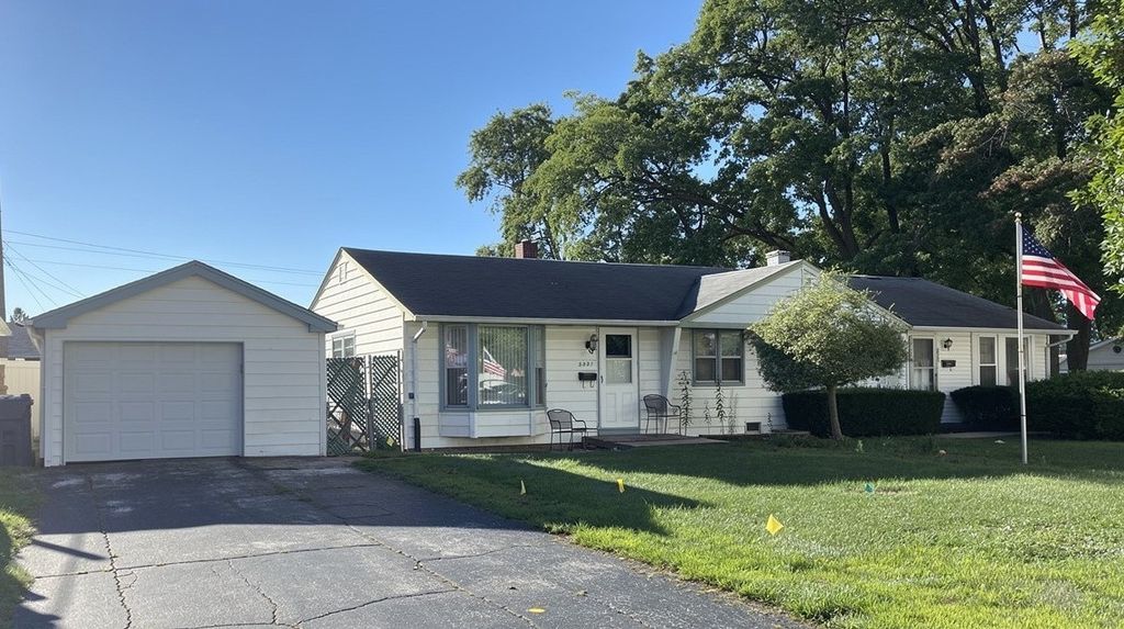 8957 S Main Street, Hometown, IL 60456