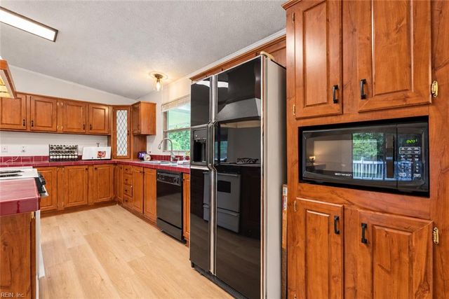 9134 Richmond RD W, Toano, VA 23168