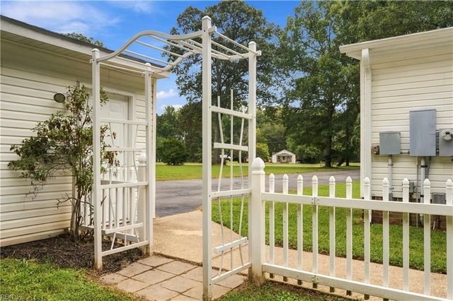 9134 Richmond RD W, Toano, VA 23168