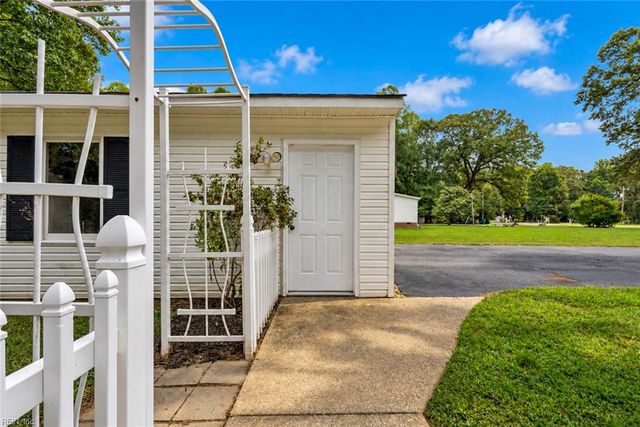 9134 Richmond RD W, Toano, VA 23168