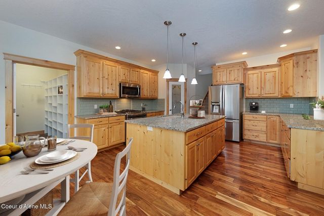 7463 W Lancaster Rd, Rathdrum, ID 83858