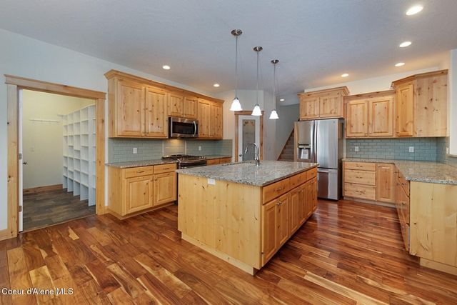 7463 W Lancaster Rd, Rathdrum, ID 83858