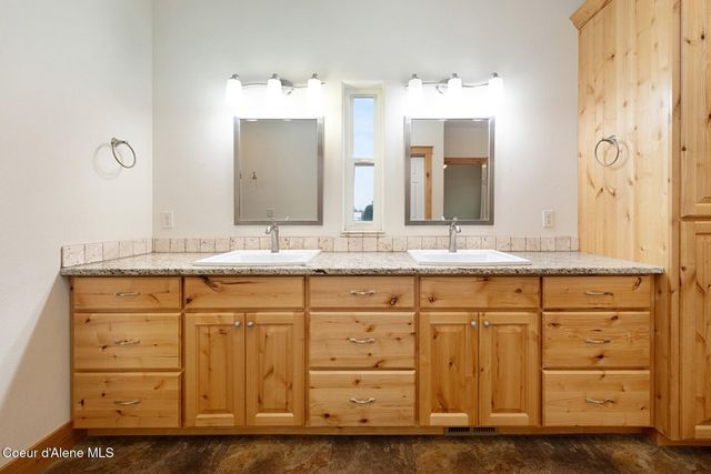 7463 W Lancaster Rd, Rathdrum, ID 83858