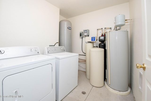 7463 W Lancaster Rd, Rathdrum, ID 83858