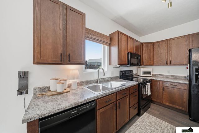 6811 N 10Th Street, Lincoln, NE 68521