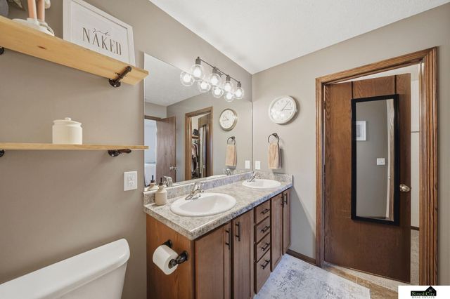 6811 N 10Th Street, Lincoln, NE 68521