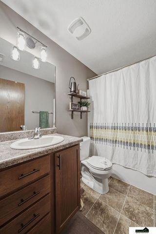 6811 N 10Th Street, Lincoln, NE 68521