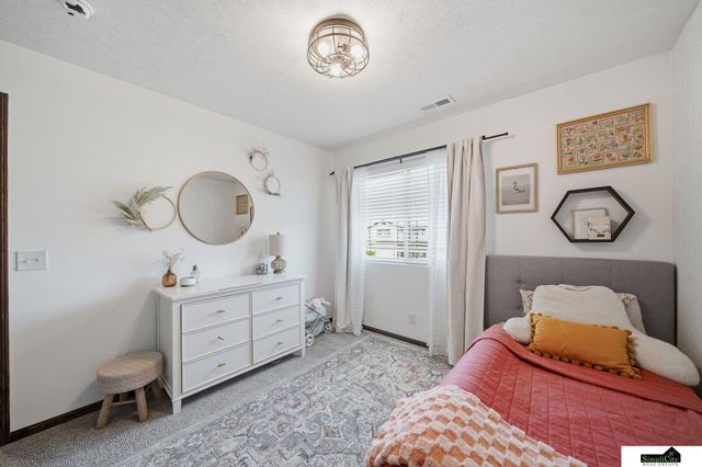 6811 N 10Th Street, Lincoln, NE 68521