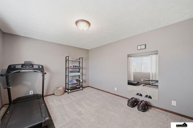 6811 N 10Th Street, Lincoln, NE 68521