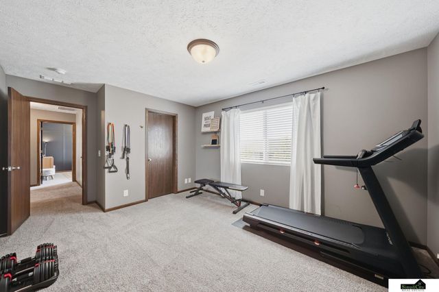 6811 N 10Th Street, Lincoln, NE 68521