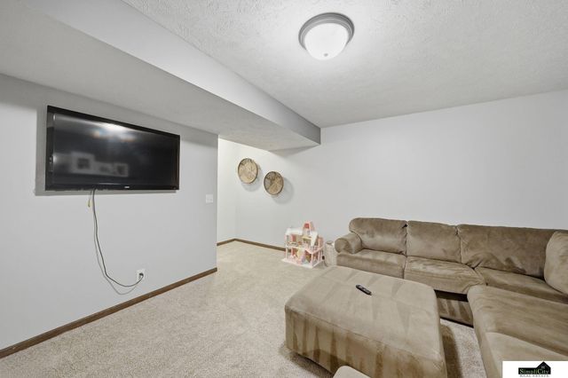 6811 N 10Th Street, Lincoln, NE 68521