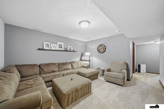 6811 N 10Th Street, Lincoln, NE 68521