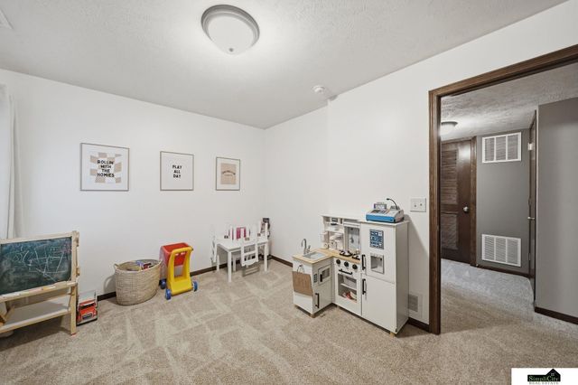 6811 N 10Th Street, Lincoln, NE 68521