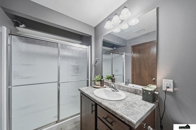 6811 N 10Th Street, Lincoln, NE 68521