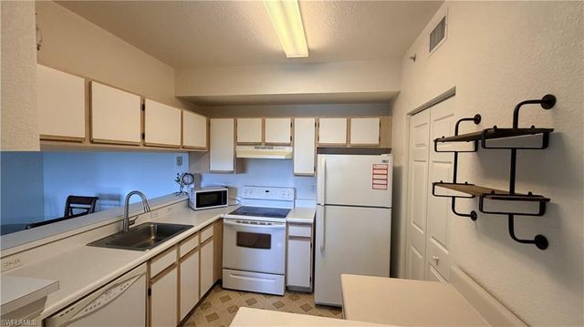 6490 Aragon WAY 205, Fort Myers, FL 33966