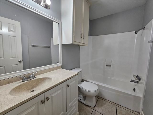 1304 GLENDA DR A, Round Rock, TX 78681