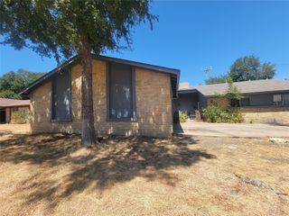 1304 GLENDA DR A, Round Rock, TX 78681