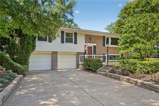 105 Rivercrest Dr, Moon/crescent Twp, PA 15108
