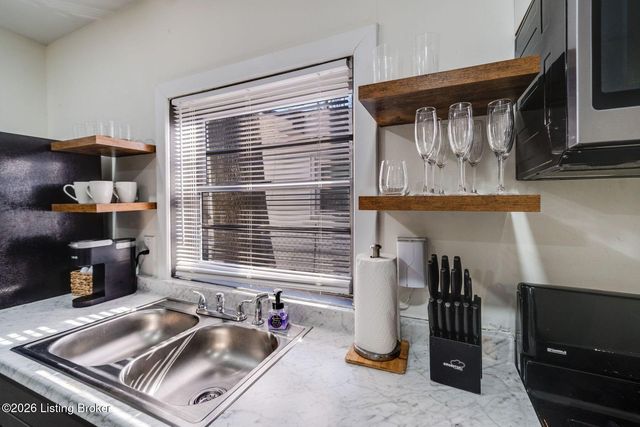 4020 Parthenia Ave, Louisville, KY 40215