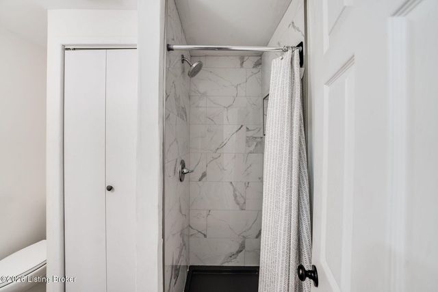 4020 Parthenia Ave, Louisville, KY 40215