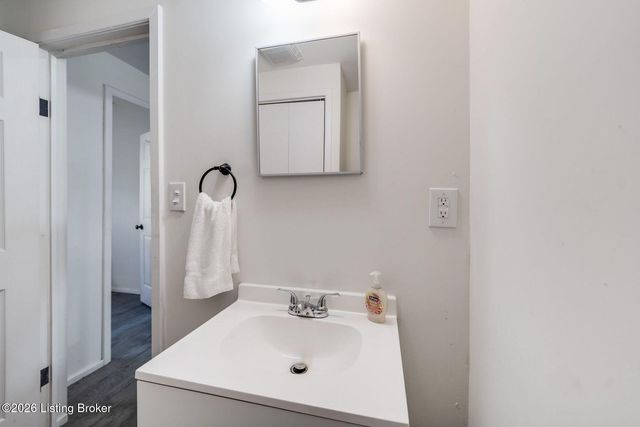 4020 Parthenia Ave, Louisville, KY 40215