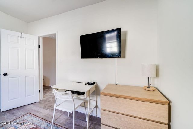 4020 Parthenia Ave, Louisville, KY 40215