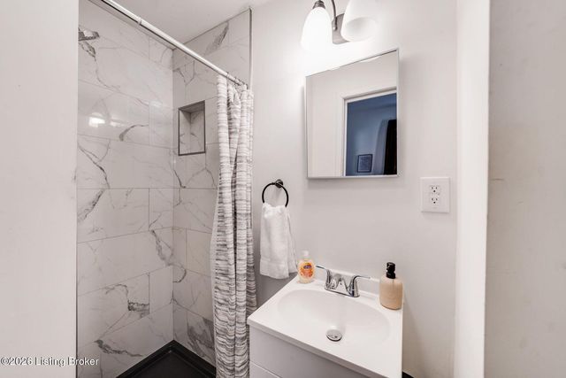 4020 Parthenia Ave, Louisville, KY 40215