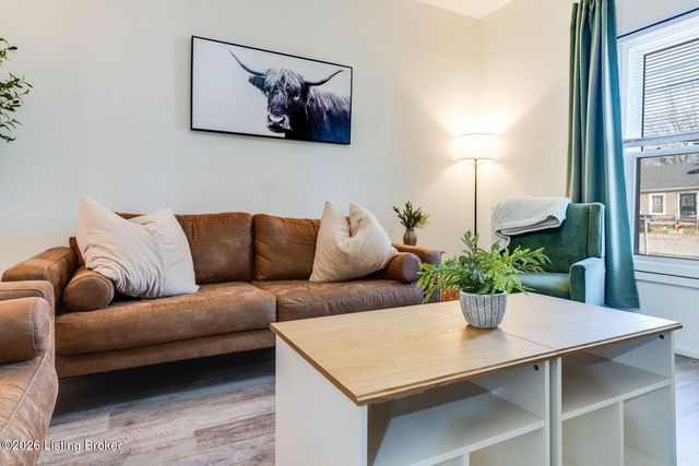 4020 Parthenia Ave, Louisville, KY 40215