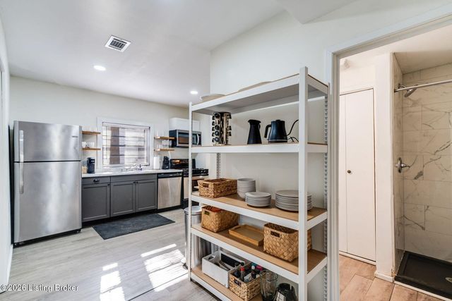 4020 Parthenia Ave, Louisville, KY 40215