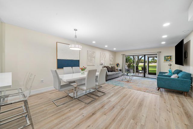 17 Southport Lane E, Boynton Beach, FL 33436
