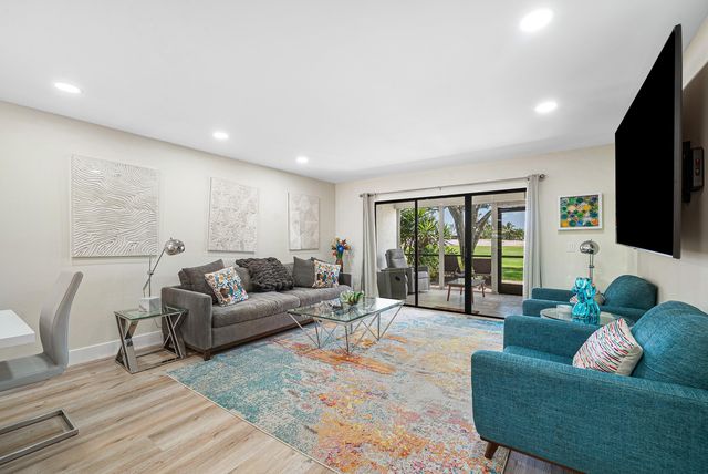 17 Southport Lane E, Boynton Beach, FL 33436