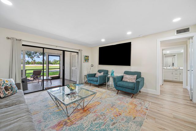 17 Southport Lane E, Boynton Beach, FL 33436