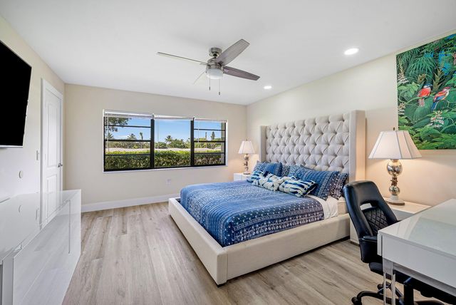 17 Southport Lane E, Boynton Beach, FL 33436