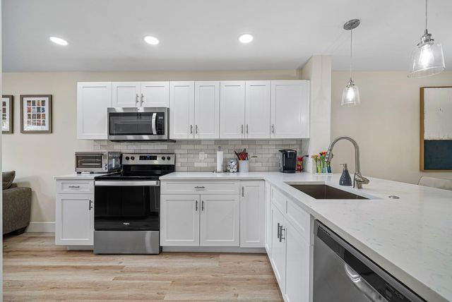17 Southport Lane E, Boynton Beach, FL 33436